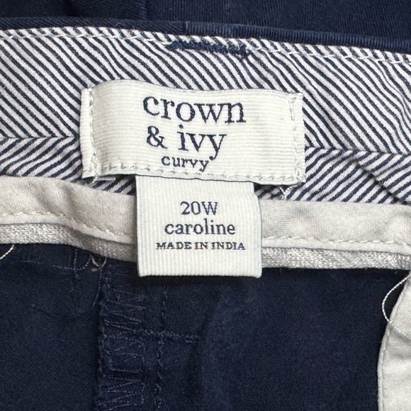 Crown & Ivy  Black Caroline Shorts - Picture 3 of 3